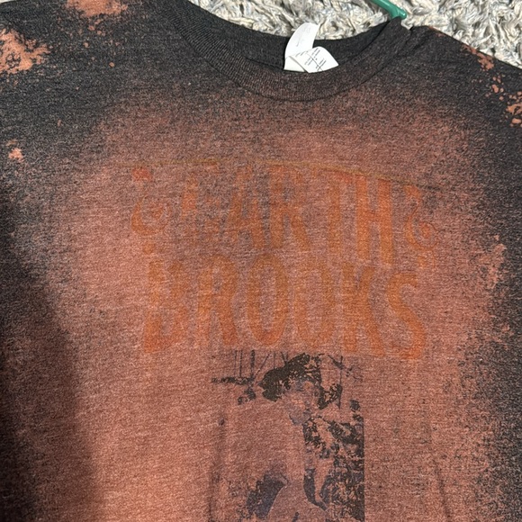 Garth Brooks Graphic T-Shirt - Picture 2 of 5